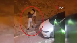 Esenyurt sokaklarında şaşkına çeviren kavga! Kadınlar saç başa birbirine girdi