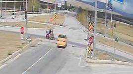 Çorum’da ticari taksi ile üç tekerlekli motosiklet çarpıştı