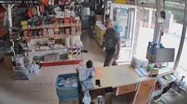 İstanbul'da 5 büyüklüğündeki deprem anı güvenlik kameralarına böyle yansıdı!