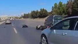 Yürekleri ağza getiren kaza! Yola savrulan motosiklet sürücüsü...