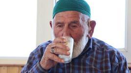 95 yaşındaki Mahmut dedenin sağlık sırrı! Ameliyattan 2 gün sonra yürüdü