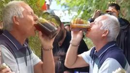 2 dakikada 1 kilogram bal yedi, izleyenler hayret etti