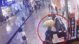 Sokakta üniversiteli kızın eteğine müdahale eden kadın serbest bırakıldı