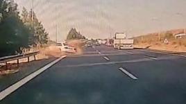 Kazayı görenler ne olduğunu anlayamadı! Kontrolden çıkarak...