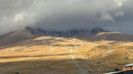 Erciyes'e mevsimin ilk karı yağdı