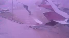 Adana'da hortum bir okulun çatısını böyle uçurdu