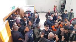 CHP Malatya Kongresi karıştı! Salondaki kavgaya polis müdahale etti