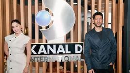 Cannes’da Güller ve Günahlar rüzgârı! Plajda dev ekran kuruldu