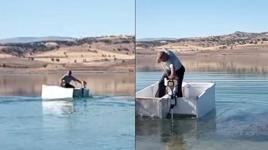 Buzdolaplarından kayık yaptı barajda tura çıkıyor