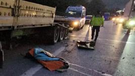 Patlayan lastiği değiştirirken, TIR’ın altında kalarak can verdi