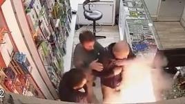 Bir anda alev aldı! Cep telefonunun bataryası...