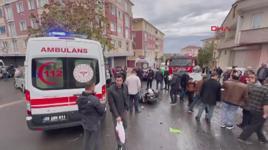 Motosiklet ile otomobilin çarpıştığı kaza kamerada