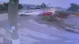 İzmir'deki feci kaza kamerada: 2 ölü, 4 yaralı