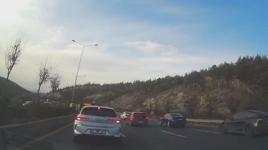 Yönlendirme aracını görmeyen sürücü kazaya neden oldu