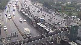 Avcılar'da metrobüs arızalandı! Duraklarda yoğunluk oluştu