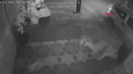 Ankara'da otomobil durağa daldı