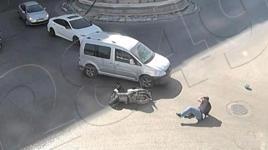 Sürücü yola savruldu! Dikkatsizlik ve kural ihlalleri...