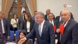 Meclis’te gülümseten anlar! CHP kırmızı kart gösterdi, Bakan Bak’tan anında cevap geldi