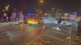 Bakırköy'de ters istikamete geçen otomobil, karşı yönden gelen bir araca çarptı