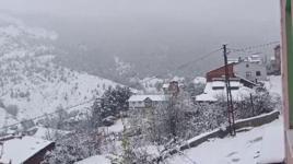 Kentin yüksek kesimleri beyaza büründü! Kar yağışı...