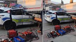 Manisa'da ekip aracı TIR'a çarptı! 1 polis şehit