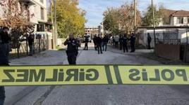 Amca çocuklarının kavgası kanlı bitti! Bıçak, taş, sopa ve silahlar…