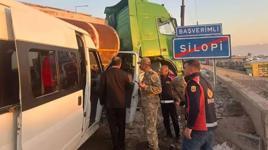 Tankerle öğrenci servisi çarpıştı: 14 yaralı