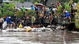 Endonezya kıyameti yaşıyor! Sel felaketinde onlarca kişi hayatını kaybetti, evler sular altında!