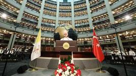 Papa, dünyanın en büyük üçüncü kütüphanesinde konuştu