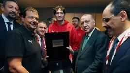 Cumhurbaşkanı Erdoğan, A Milli Erkek Basketbol Takımı'nı tebrik etti