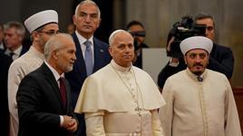 İstanbul'daki temasları süren Papa 14. Leo, Sultanahmet Camii'ne geldi