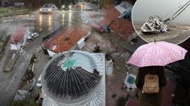 Sağanak yağış birçok kenti esir aldı! Yollar göle döndü, kuvvetli rüzgar bir caminin minaresini yıktı