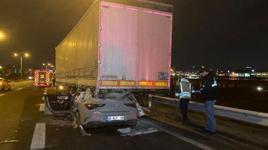 Ankara'da otomobil, TIR'a arkadan çarptı: 2 ölü, 1 yaralı