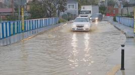 Arnavutköy'de cadde göle döndü