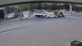 Ortalığın savaş alanına döndüğü kaza kamerada