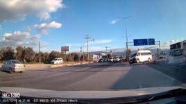 Öğrenci servis minibüsüyle otomobilin çarpıştığı kazada 8 kişi yaralandı