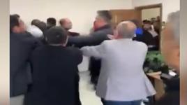 Yumruklar havada uçuştu! Ceylapınar Belediyesi'nde müdürlerin de karıştığı kavga kamerada