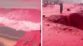 Deniz kırmızıya büründü, gören bir daha baktı! Hürmüz Adası'nda ilginç manzara