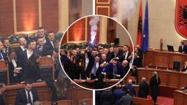 Mecliste meşale yakıldı, su fırlatıldı! Başkana saldırı