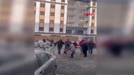 Davul zurna bile çağırdılar! Kaba inşaatı bitiren işçilerden halaylı kutlama