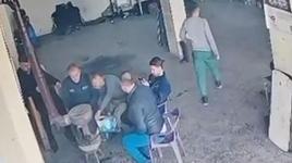 Bir anda alev topu yükseldi! Yanan sobaya dökülünce...