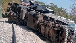 Meksika'da yolcu treni raydan çıktı! Çok sayıda can kaybı ve yaralı var