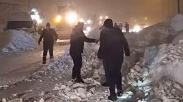 Bitlis'te yakıt tankerinin üzerine çığ düştü