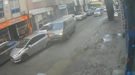 Panelvanın otomobile çarptığı kazada 2 kişi yaralandı