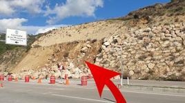 D-400’de korku dolu anlar! Heyelan duvarı çöktü, kayalar yola saçıldı