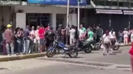 ABD saldırıları sonrası sokaklarda panik! Venezuelalılar marketlere akın ediyor