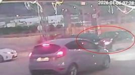 Bu kavşak tehlike saçıyor! Antakya’da çarpışma anı kamerada