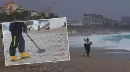 Antalya'da altın avı! Dev dalgaların vurduğu sahilde dedektörle altın avına çıktılar