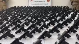 Antalya'da 393 ruhsatsız tabanca ele geçirildi: 2 gözaltı