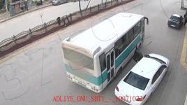 Dikkatsizlik kazaları beraberinde getirdi! Güvenlik kameraları...